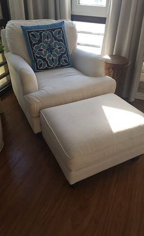 Upholstery cleaning service