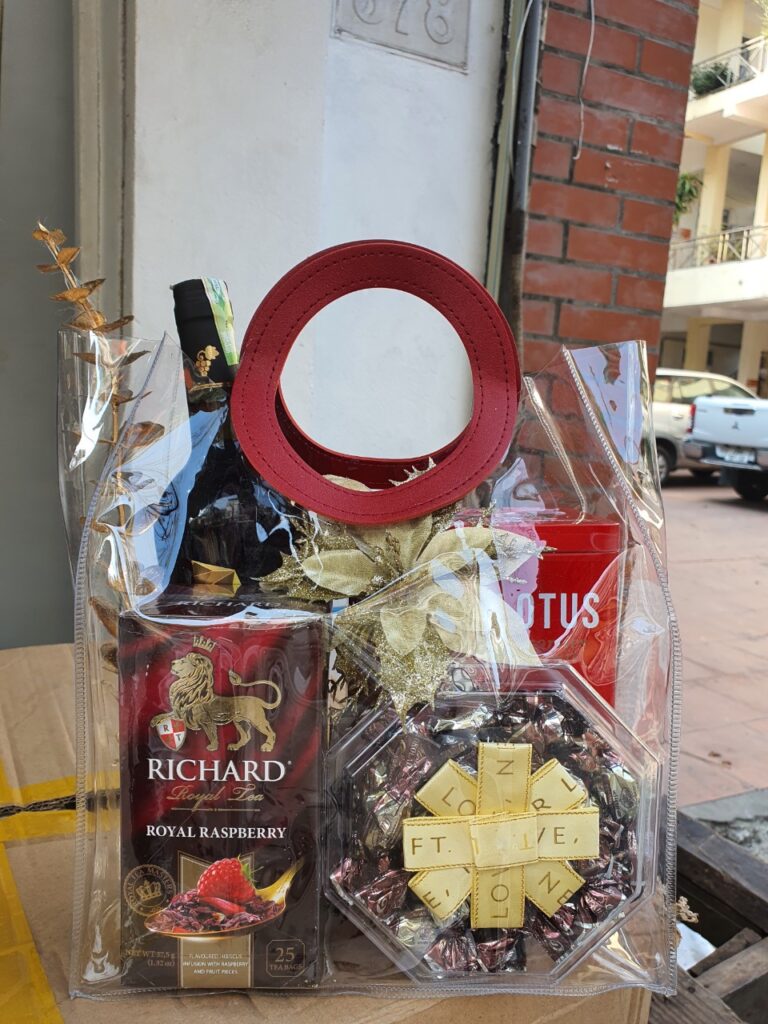 Tet gift service