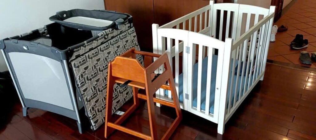 Rental-of-baby-crib-and-high-chair