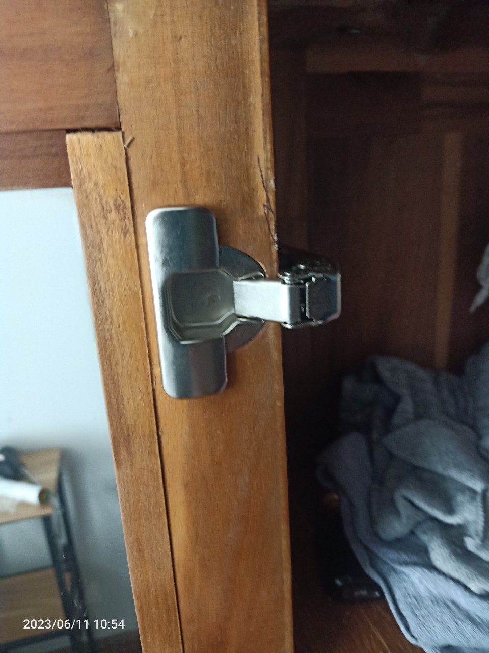 Door-hinge-repairing