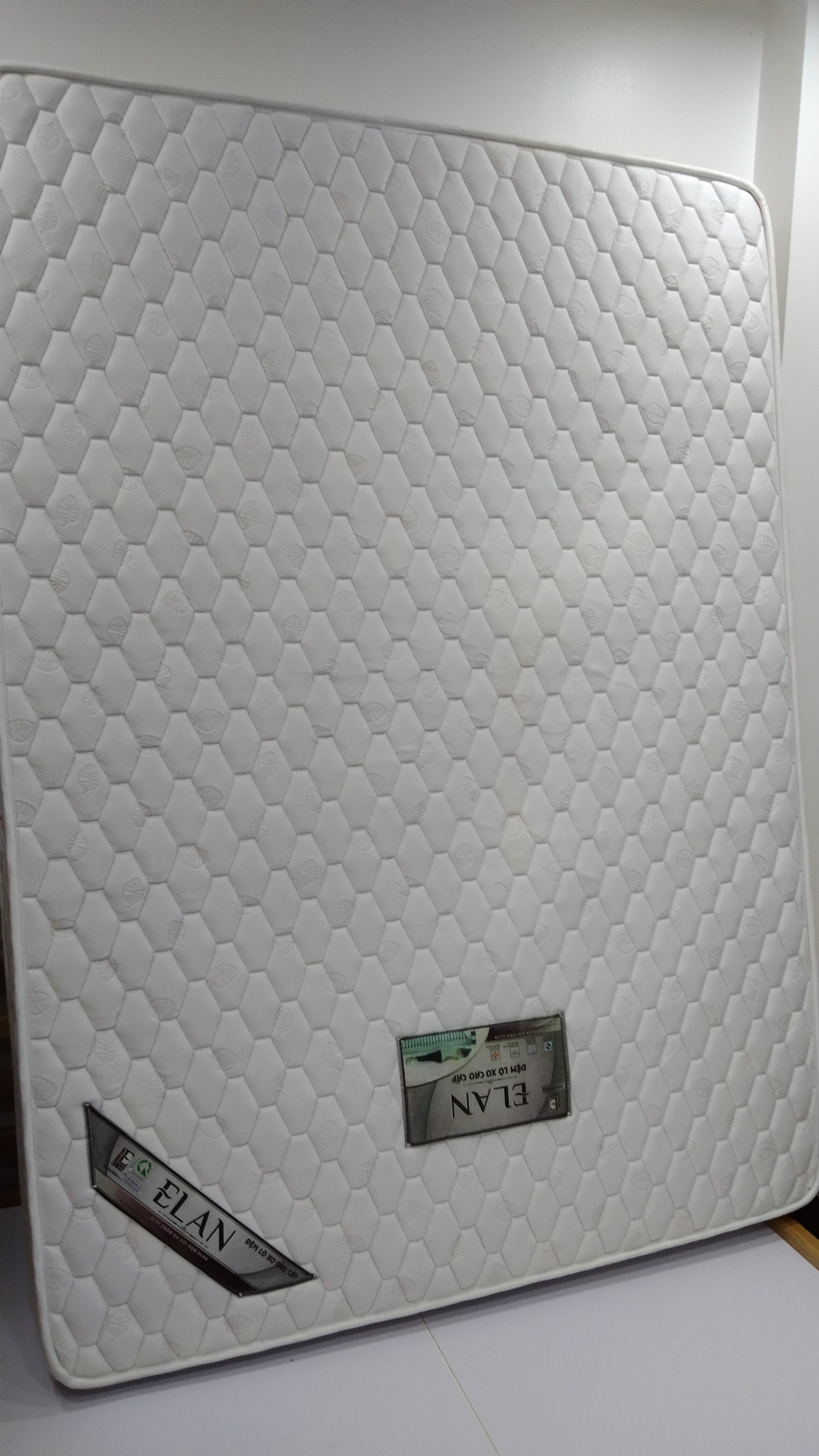 Mattress after being cleaned by Hanoi Solutions' technicians