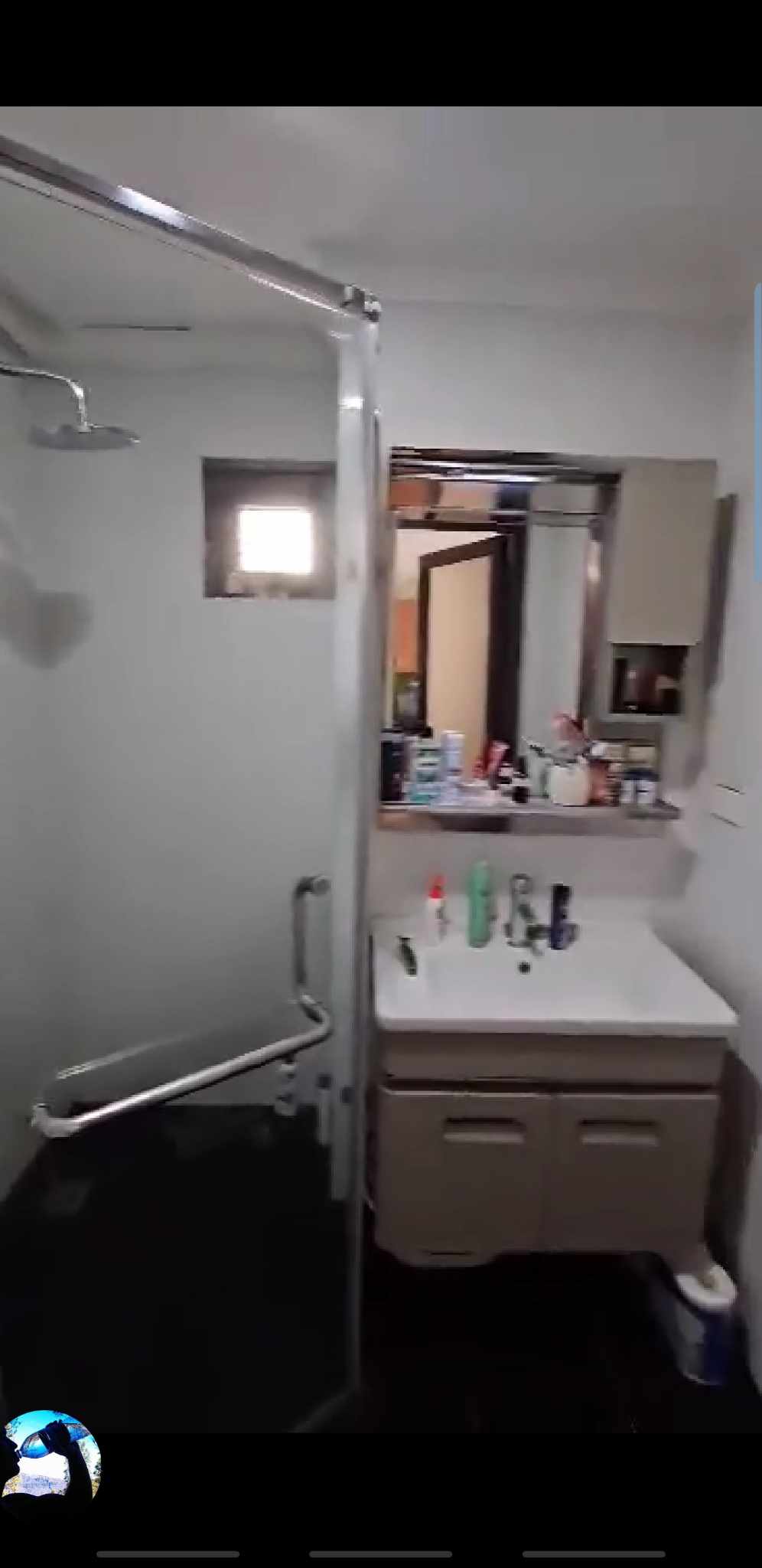 Bathroom deep cleaning