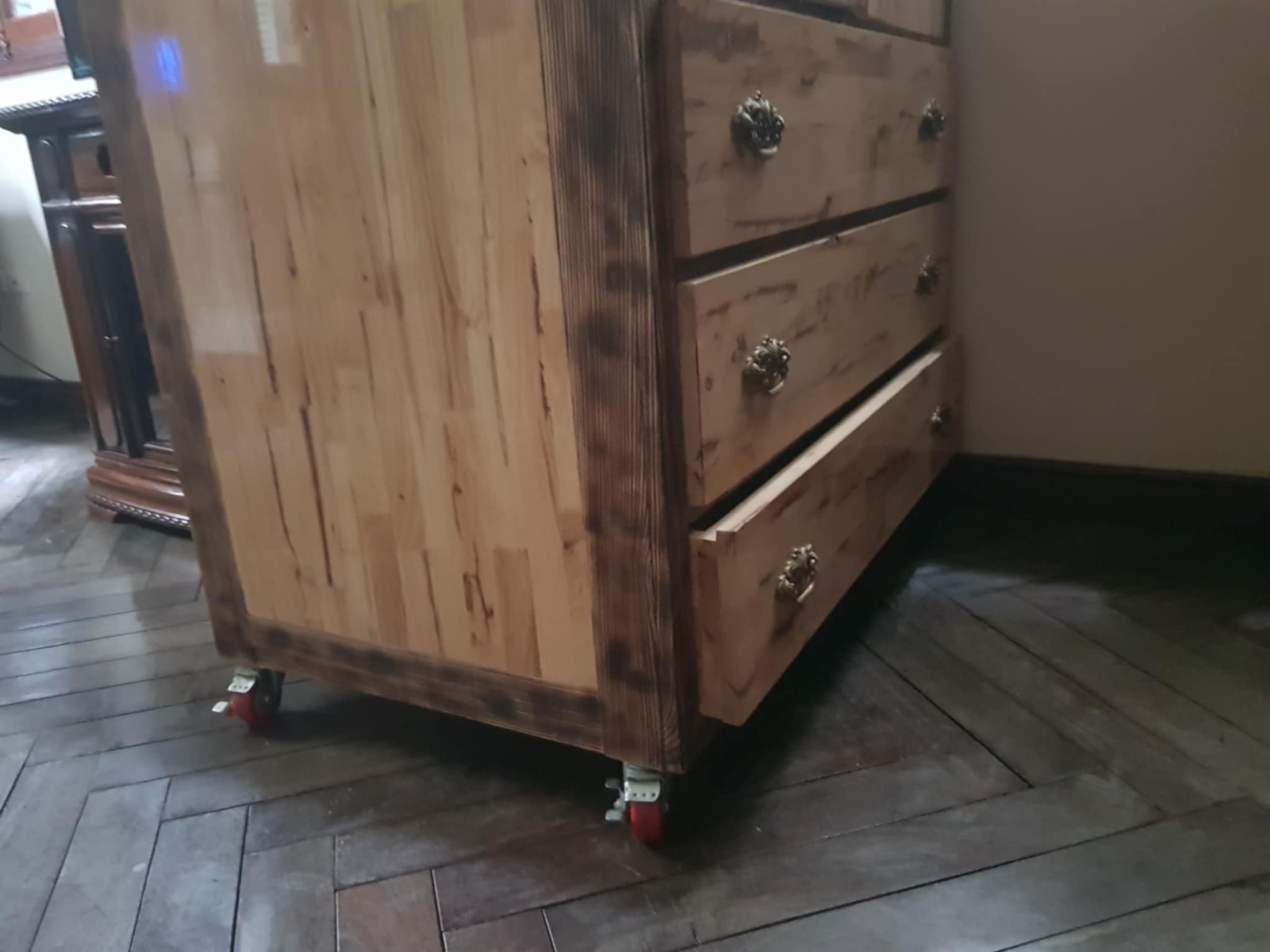 Customized wardrobe with wheels