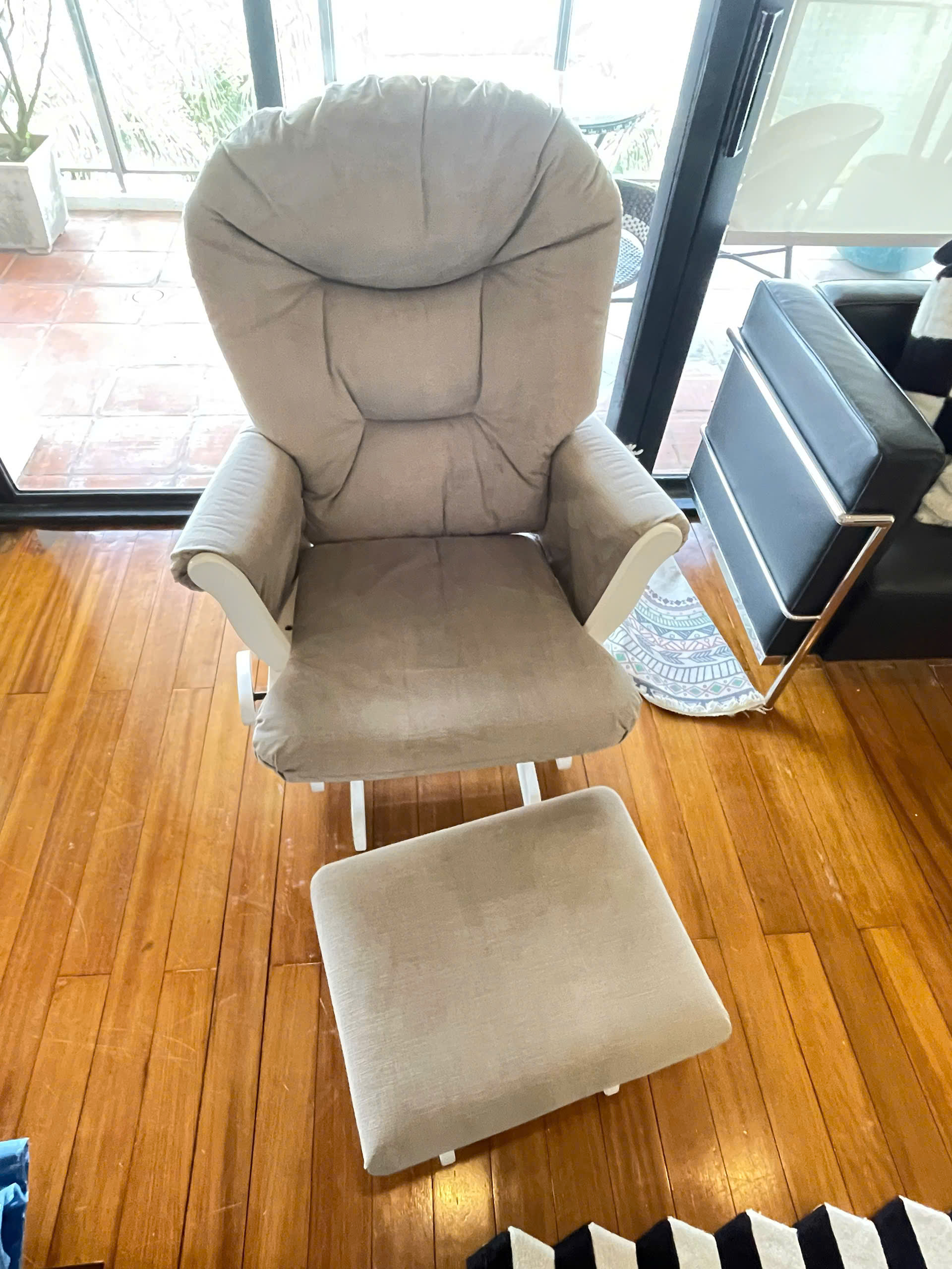 Chair and footrest steam cleaning