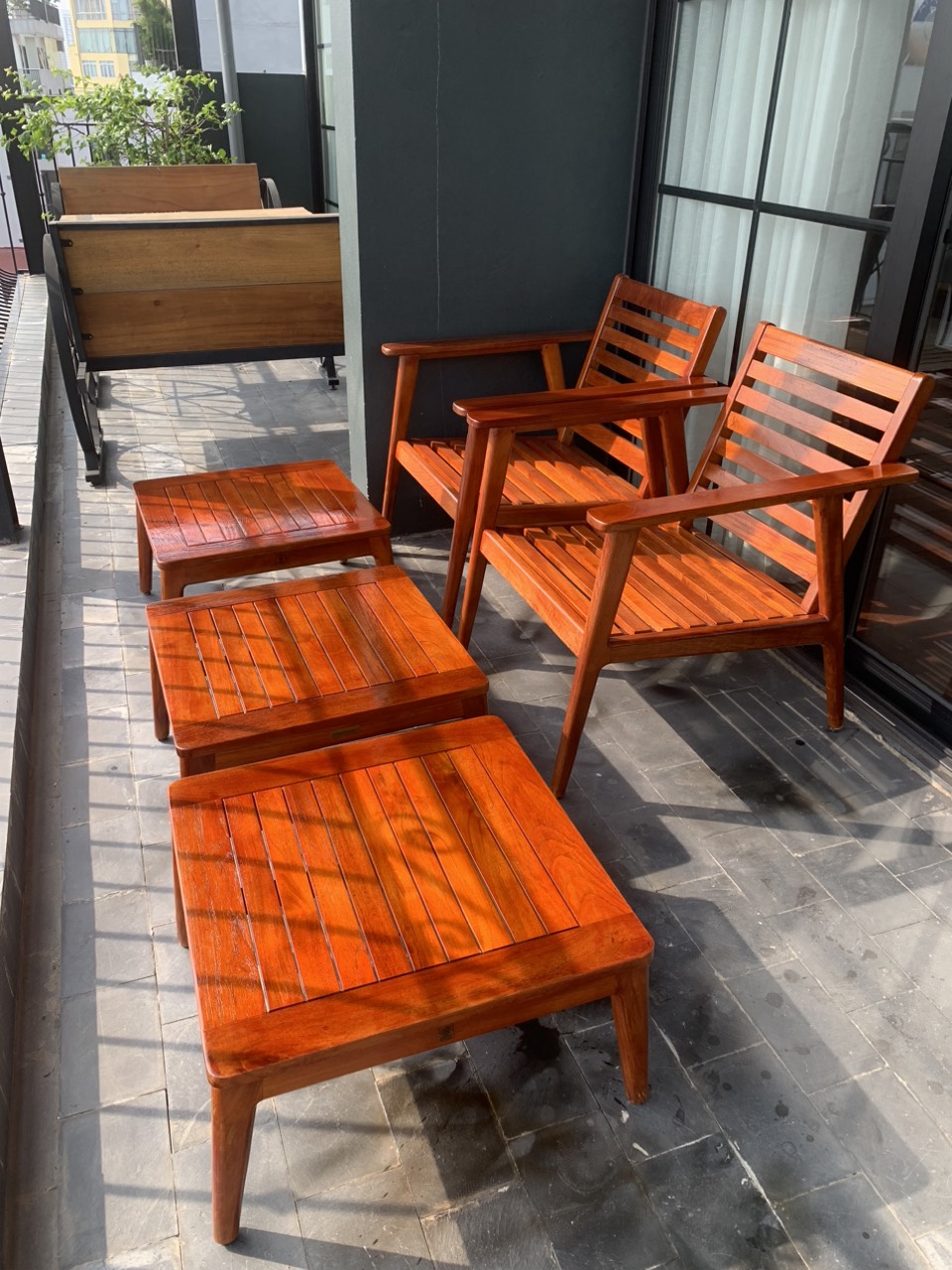 Carpentry - Outdoor furniture-refinishing